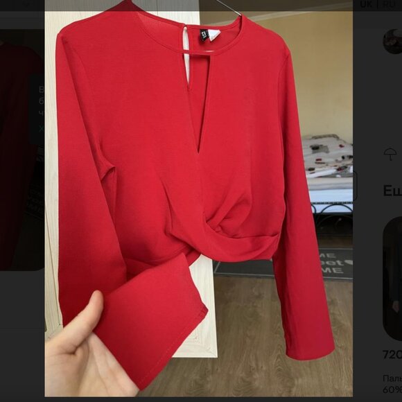 NWOT Red Cropped Twist Keyhole cutout v neckline Long Sleeve Blouse - Picture 4 of 6